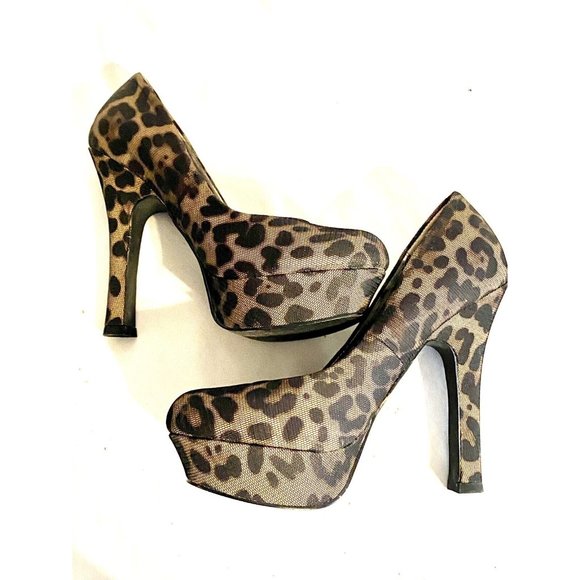 Just Fabulous Womens Size 7.5 Tan Slip On Closed Toe 5 In Heel  1.5 In Platform - Picture 1 of 9
